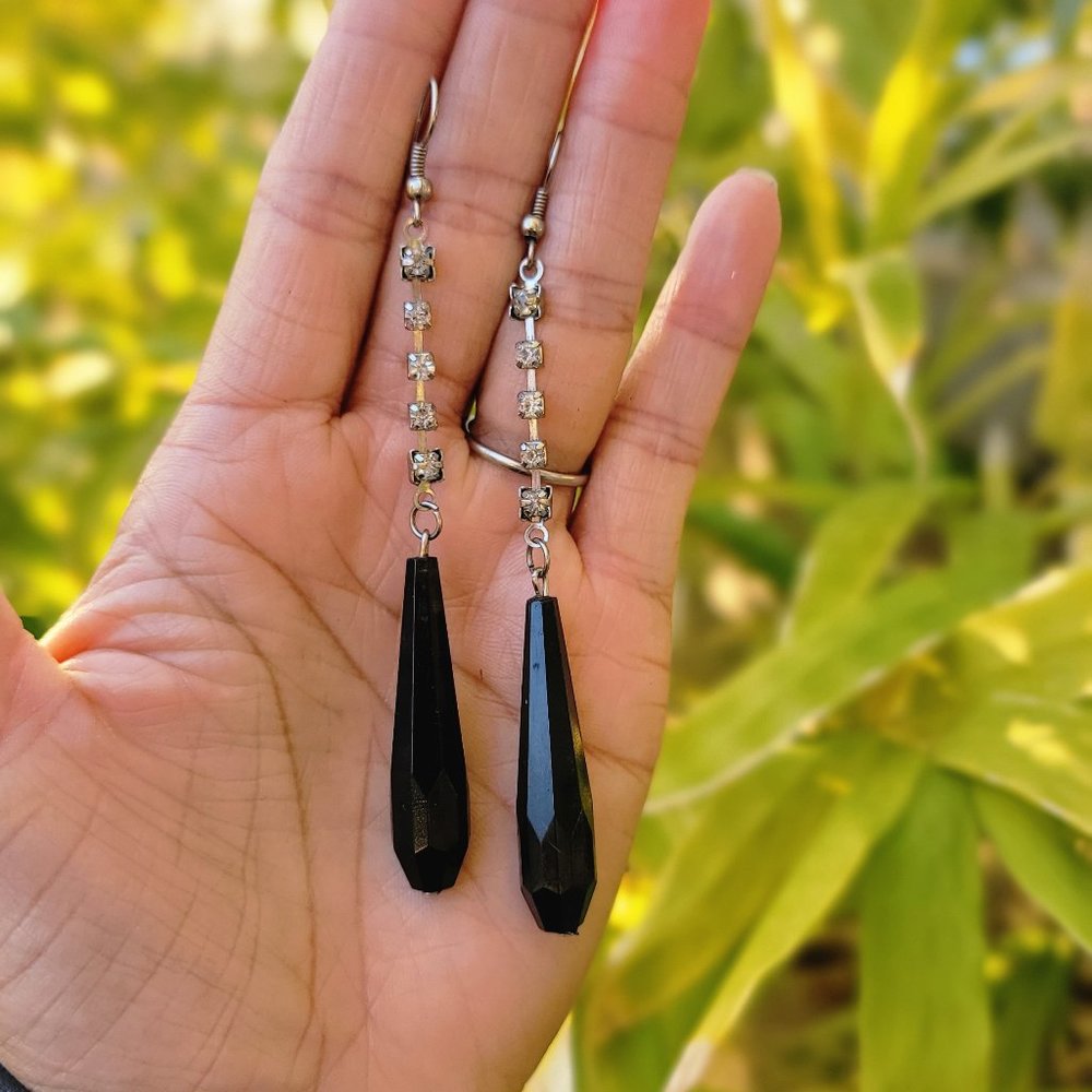 Vintage Art Deco style long dangling crystal black faceted black long teardrops